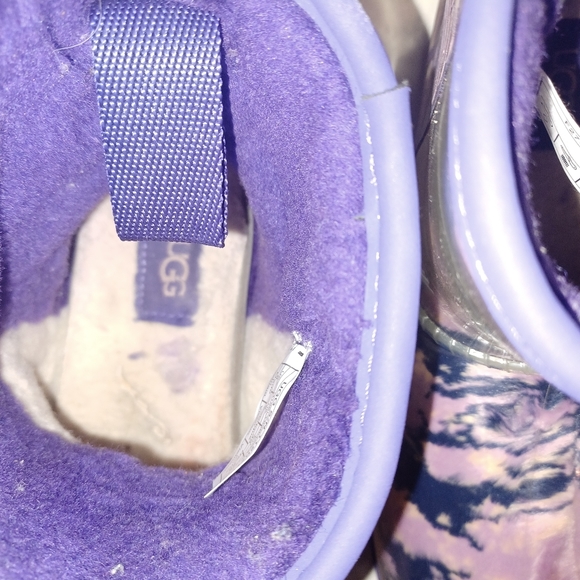 SOLD! Ugg Australia Waterproof boots - Picture 6 of 9